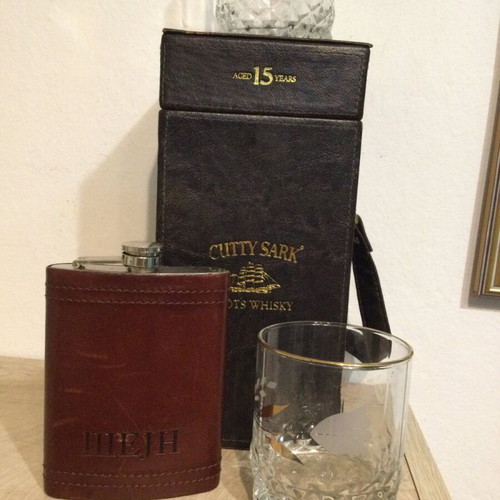 Cutty Sark leather case like new, set of 4 pieces