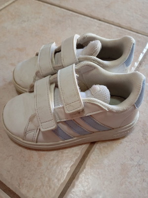 Adidas athletic shoes for girl size 25 used, white