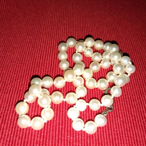 Pearl necklace used white with silver clasp