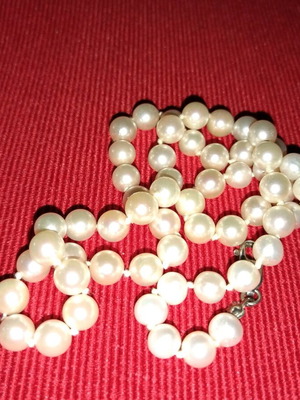 Μαργαριτάρια μεταχειρισμένα λευκά με ασημένιο κούμπωμα, κολιέ 47-48cm