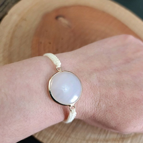 Handmade bracelet with agate and macrame technique new, white