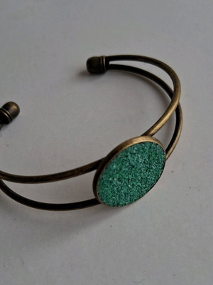 Гривна от малахит нова, ръчно изработена бронзова