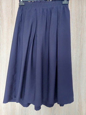 Stradivarius skirt size M like new, navy blue