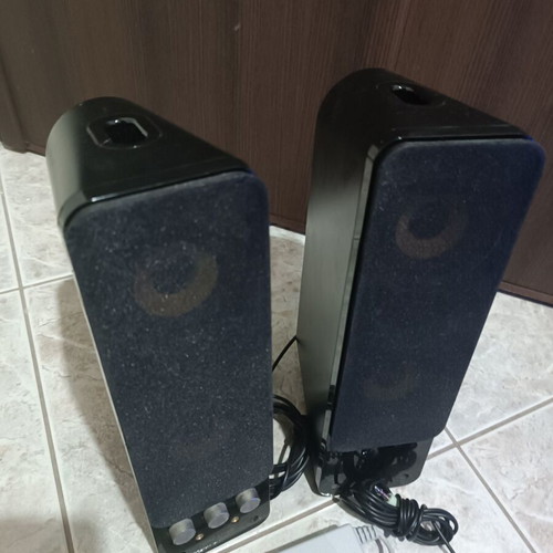 Creative GigaWorks T40 Series II 2.0 speakers used, stereo system