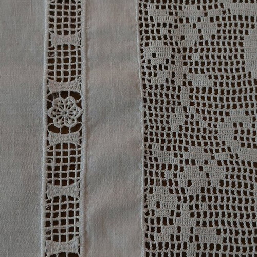 White tablecloth 75x75cm with handmade 12cm lace, linen fabric like new