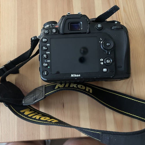 Nikon D7200 DSLR with NIKKOR 18-140mm VR lens and bag, full kit