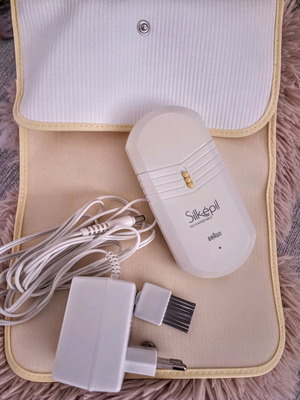 Silk.epil Braun hair removal machine like new with charger and carrying pouch