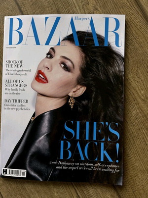 Harper's Bazaar UK Απρίλιος 2026 περιοδικό καινούργιο, με εξώφυλλο την Anne Hathaway