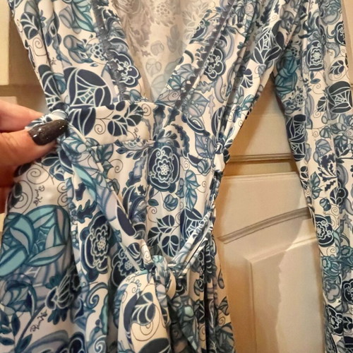 Pinko dress with deep V-neck and integrated belt, like new, size M, blue and white floral