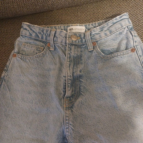 Zara women's jeans size 34, like new, high waist mom fit