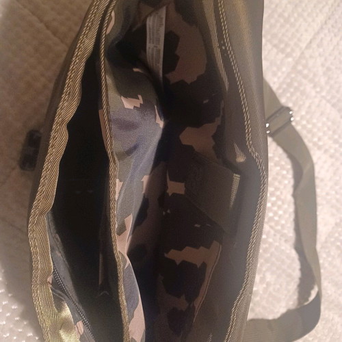 Carpisa women's crossbody bag like new green