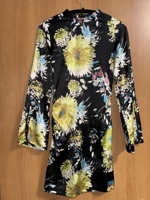 Zara dress black with yellow floral print, XS