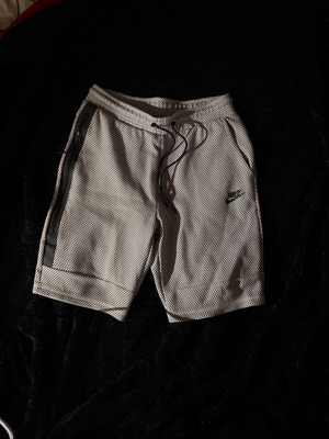 Σορτς Nike Mesh Small σαν καινούργιο, άσπρο/μαύρο