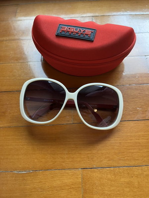 3Guys Oversized Sunglasses Used White With Case
