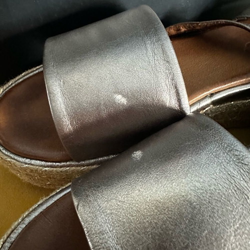 Inuovo women's platform sandals used, genuine leather, gold color, size 39