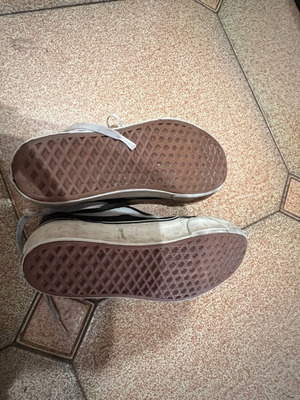 Vans athletic shoes used, size 38.5, black and white