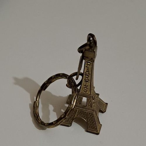 Paris souvenir keychain Eiffel Tower like new