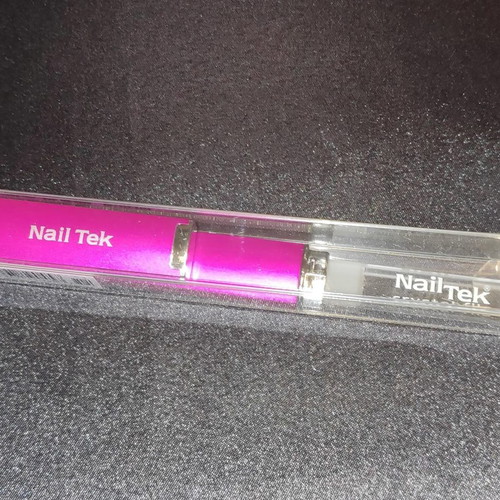 Nail Tek Medium Crystal Nail File new with fuchsia case