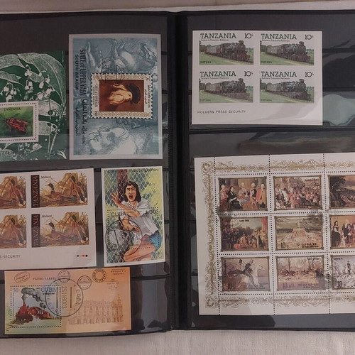 Stamp album new 20 pages with 65 sleeves and block