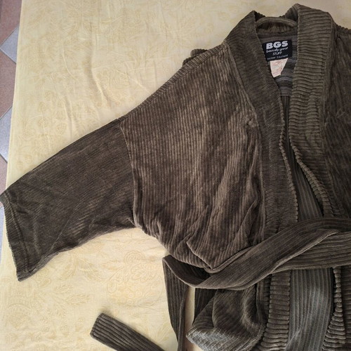 Unisex robe like new, corduroy velvet in cypress color