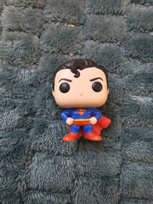 Superman φιγούρα kinder joy Funko Pop σαν καινούργιο