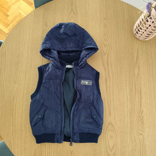 Mandarino sleeveless jacket with hood for 3-4 years old, like new