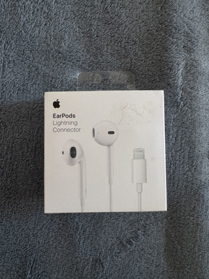 Apple EarPods with Lightning Connector like new