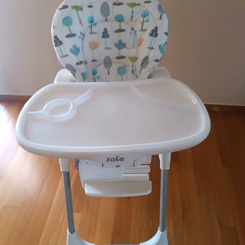 Folding baby feeding chair like new with wheels