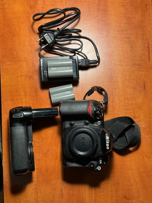 Nikon D200 used with 2 EN-EL3e batteries and MB-D200 grip
