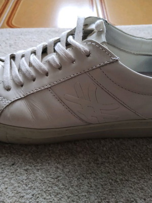 Sneakers United colours of Benetton μεταχειρισμένα, νούμερο 42, κρεμ δέρμα