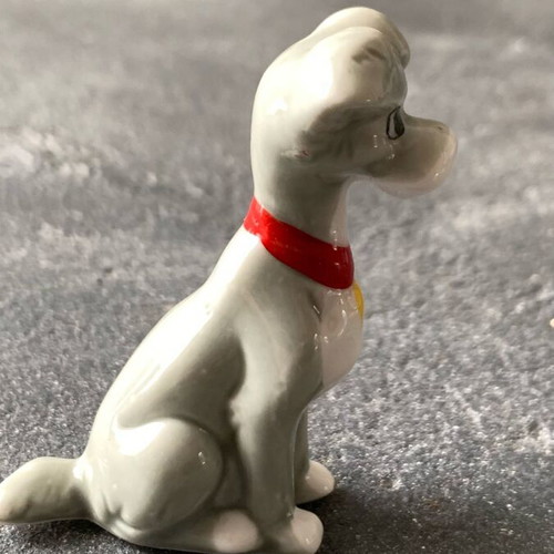 Porcelain dog figurine like new, small