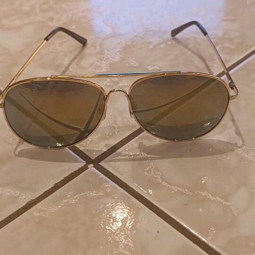 Sunglasses like new, gold color