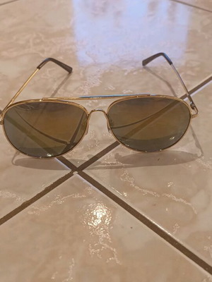 Sunglasses like new, gold color