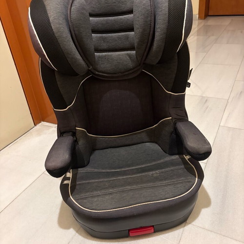 Car seat used with minor wear on handle