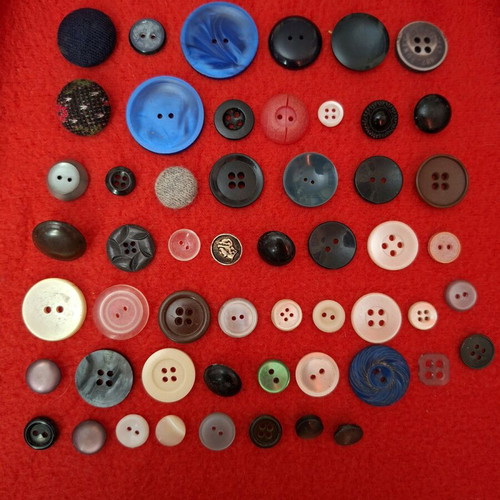 Vintage button collection pack of 710 pieces like new