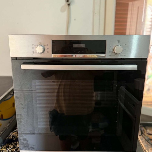 Bosch exhibition oven like new with written warranty