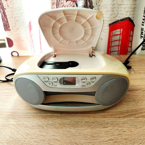 Radio-CD used, radio only with AUX and good sound