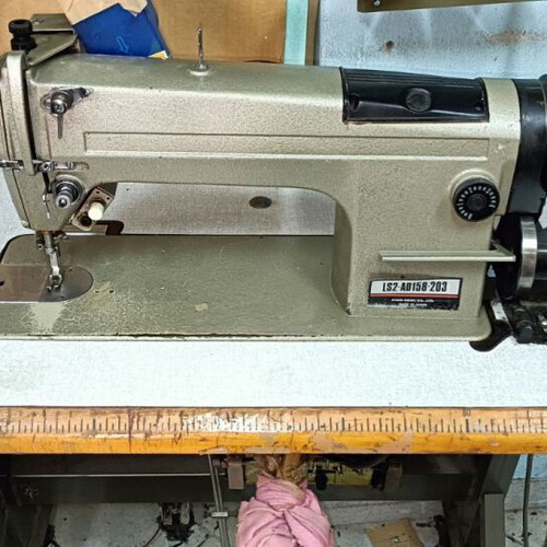 Professional sewing machine used, semi-automatic stitching