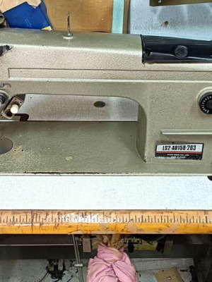 Professional sewing machine used, semi-automatic stitching