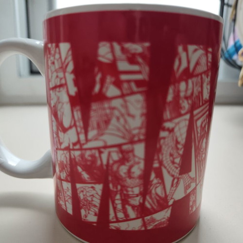 Marvel heat-sensitive mug with changing figures
