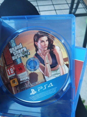 GTA5 PlayStation 4 (PS4) like new with box