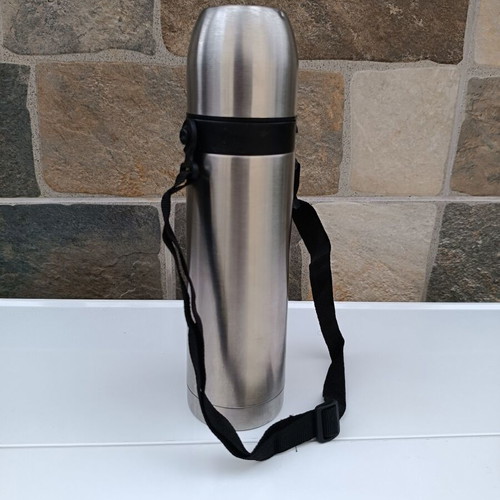 Insulated stainless steel water bottle used, 500ml with strap