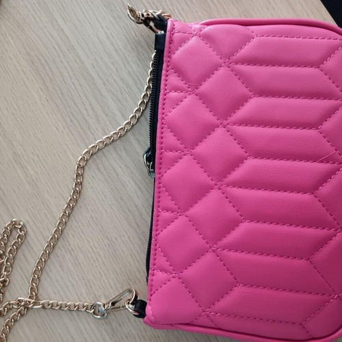 Fuchsia shoulder bag like new, stylish and high quality