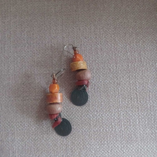 Mini dangling earrings used, wood style