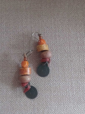 Mini dangling earrings used, wood style
