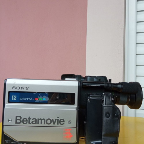 Βίντεο-κάμερα Sony BMC 100P μεταχειρισμένη με αξεσουάρ δεκαετίας '80