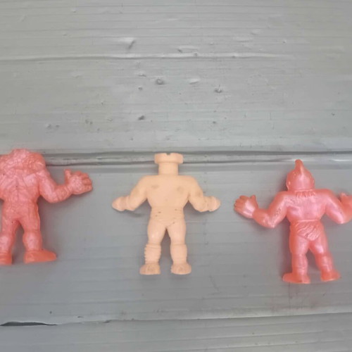 Alien figures used, set of 3 pieces