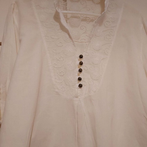 Women's shirt like new, white, size large, cotton blend