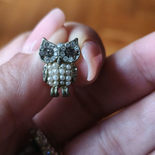 Owl stud earrings like new with rhinestones and pearls