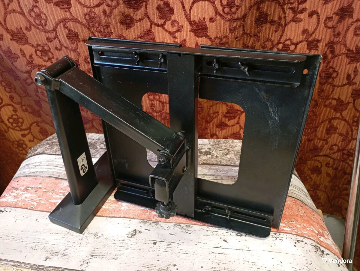 Βάση τηλεόρασης ή προτζέκτορα μεταχειρισμένη, ρυθμιζόμενη € 10